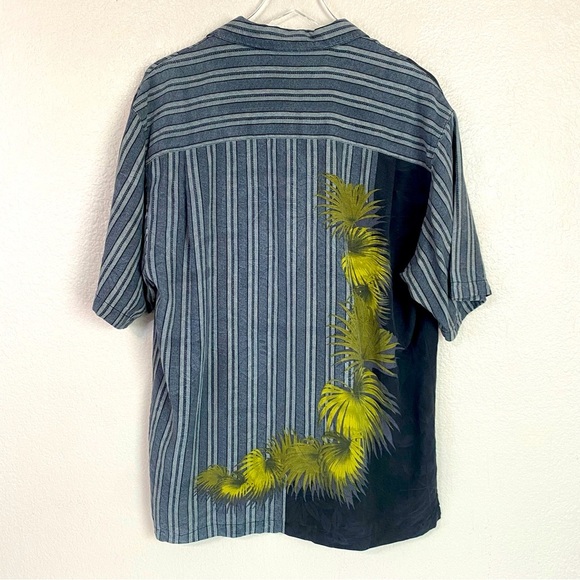Tommy Bahama Silk Short Sleeve Button Up Shirt Size M - Picture 2 of 4